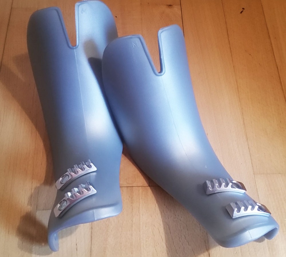 OUTER-​TONGUES HARD